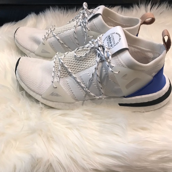 Women’s Adidas Sneakers - Picture 1 of 4